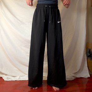 Wide leg Nike sweatpants